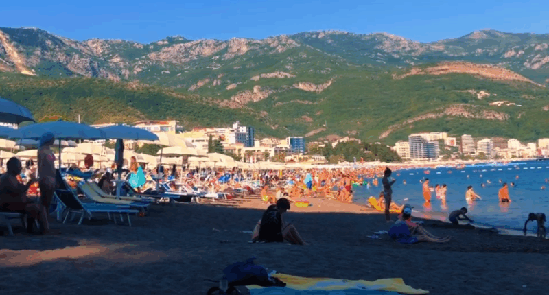 Bečići nude prostor, plićak, čistoću i sve na dohvat ruke – idealno za porodice.