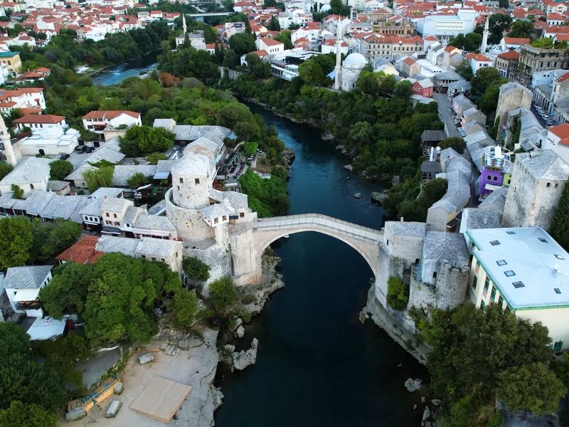 prikaz mosta u mostaru iz drona